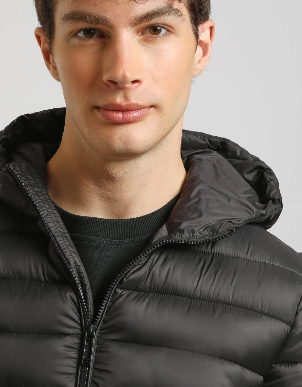 Giubbotto imbottito con cappuccio