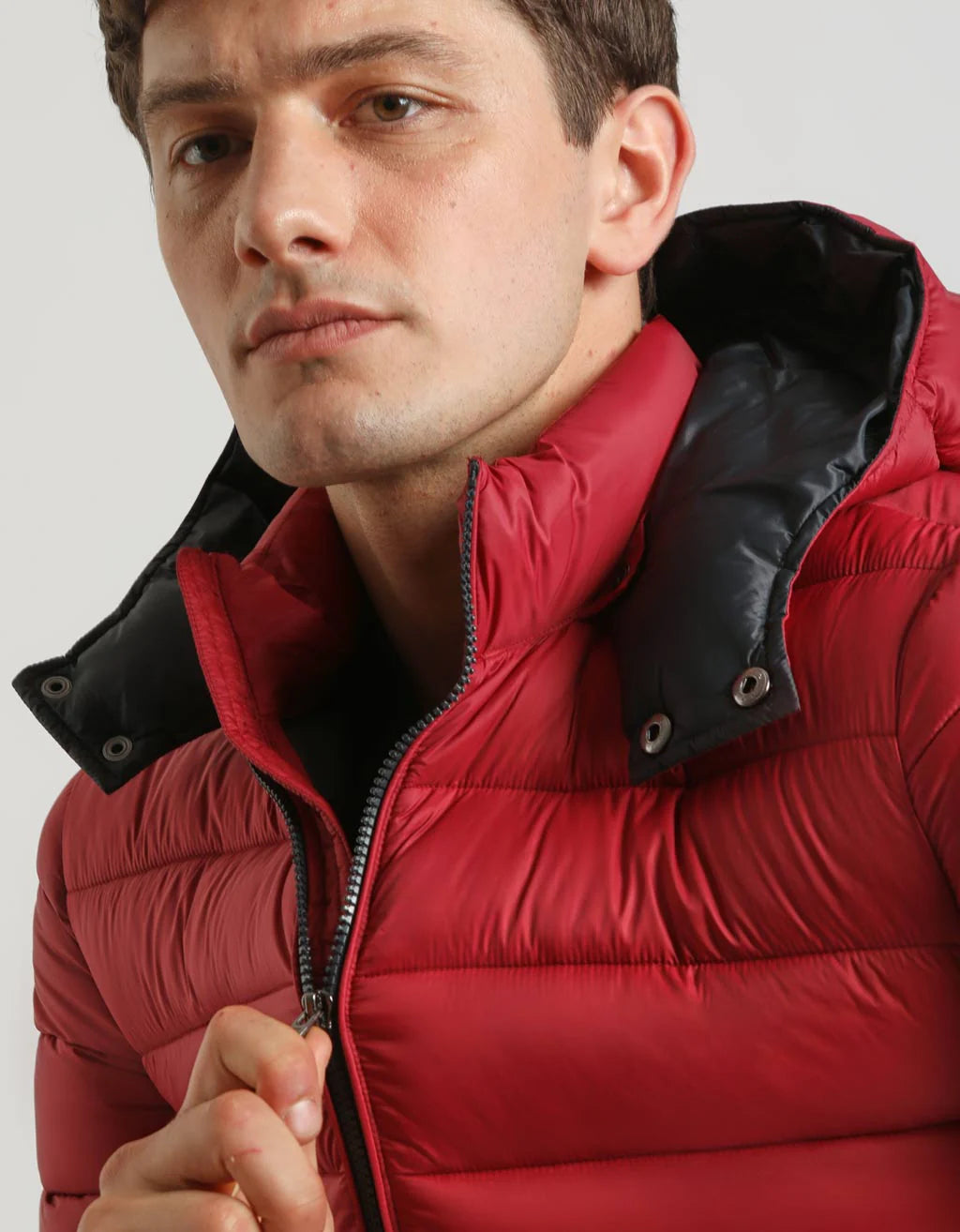 Giubbotto imbottito con cappuccio